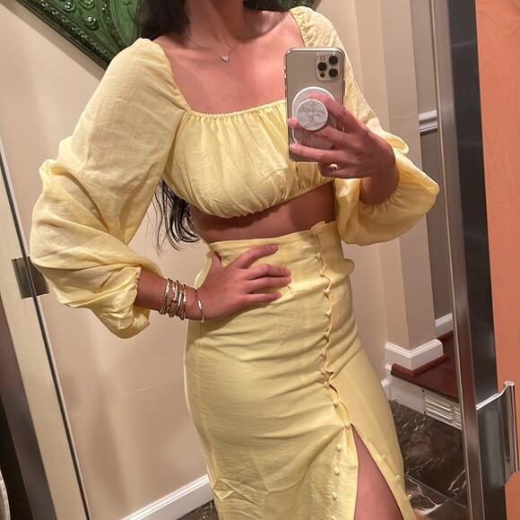 kourt 2 piece Midi Skirt and Rouched Crop Top NWT Size XS Pastel Yellow - Picture 4 of 11
